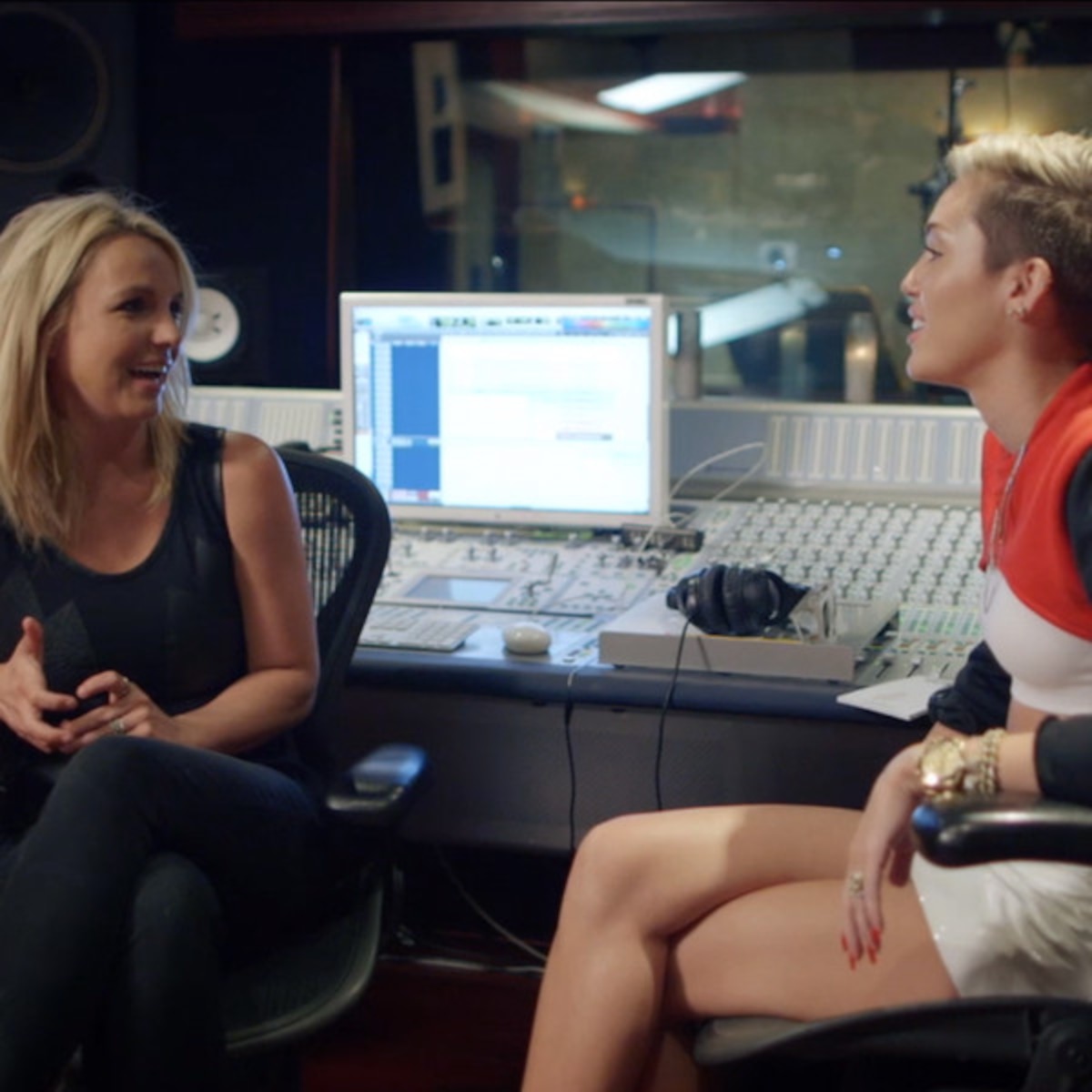 Britney Spears Calls Miley Cyrus Brilliant E Online